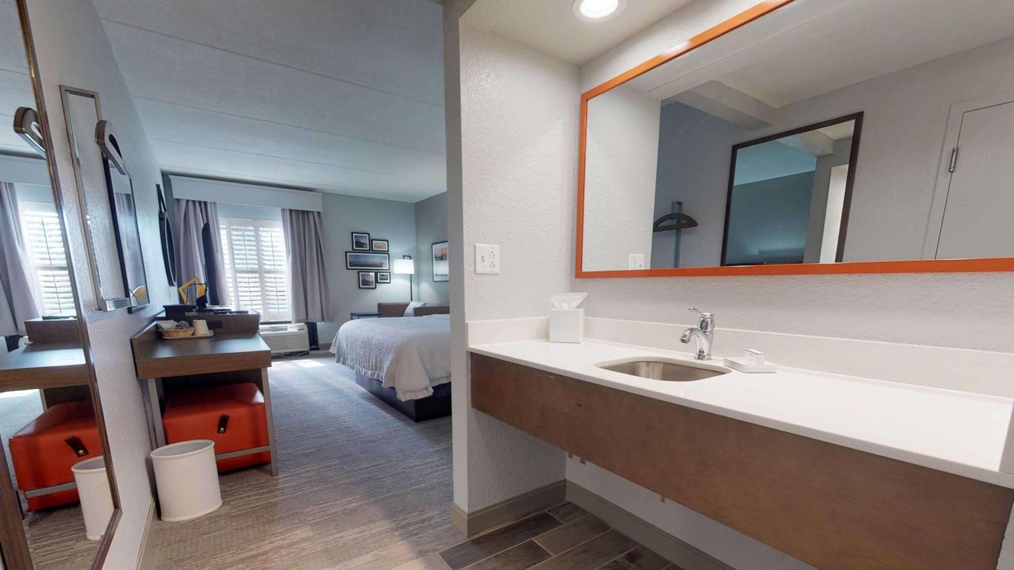 Hotel Hampton 3*